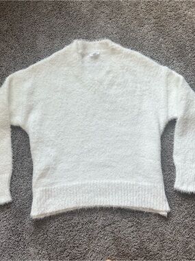 Le Lis Women's V-Neck Fuzzy Sweater in Cream